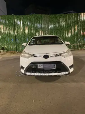 Toyota Yaris SE Hatchback 5dr 2013 White