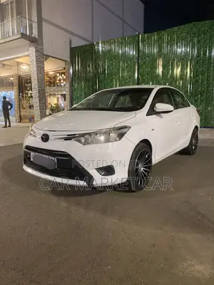 Toyota Yaris SE Hatchback 5dr 2013 White