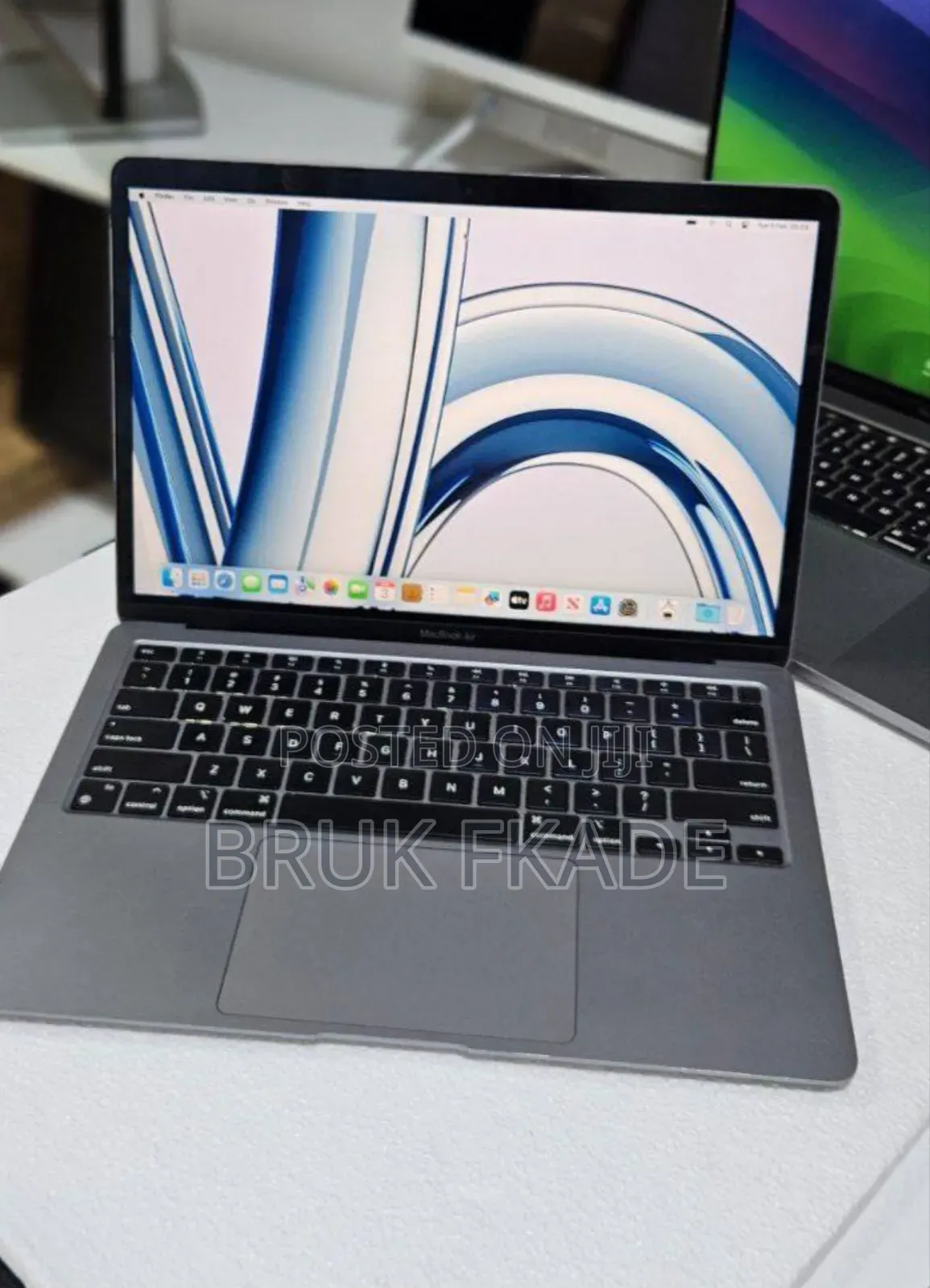 New Laptop Apple MacBook Air 2020 M1 8GB Apple M1 SSD 256GB