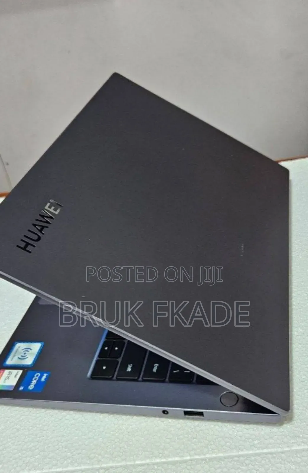 New Laptop Huawei MateBook HZ-W19 8GB Intel Core I5 SSD 512GB