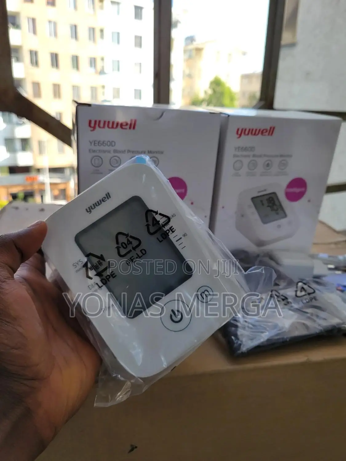 Digital Blood Pressure Monitor鄜(Extended Cuff) W/N.W. : 8.8/1.5kgs