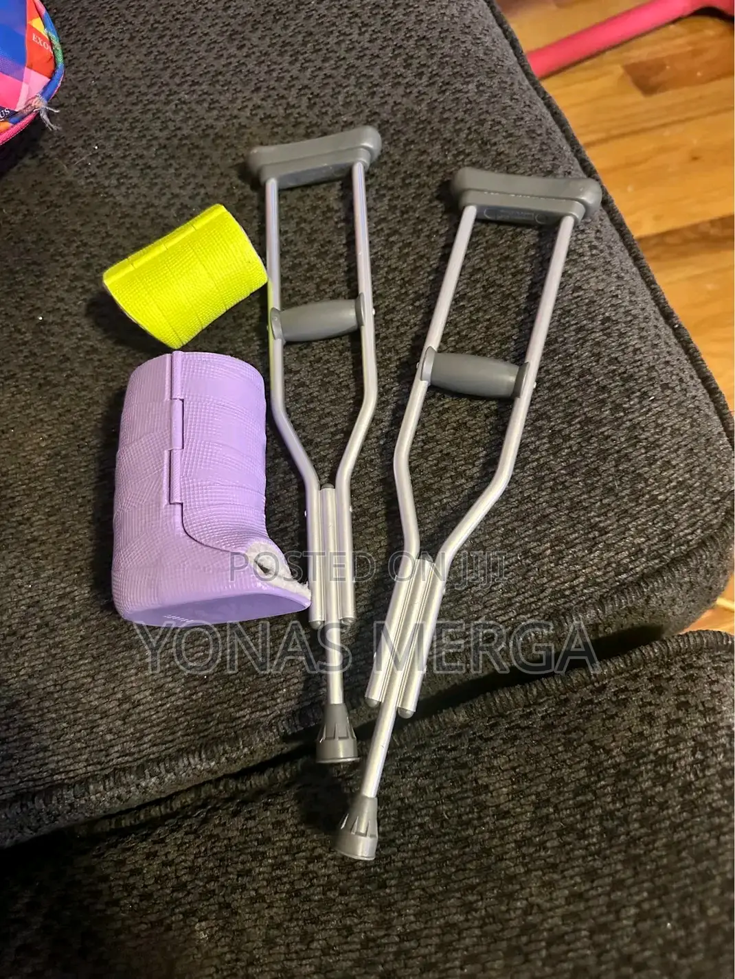 Crutches for Walking reduce Palms and Disperse Pressure Uniformly