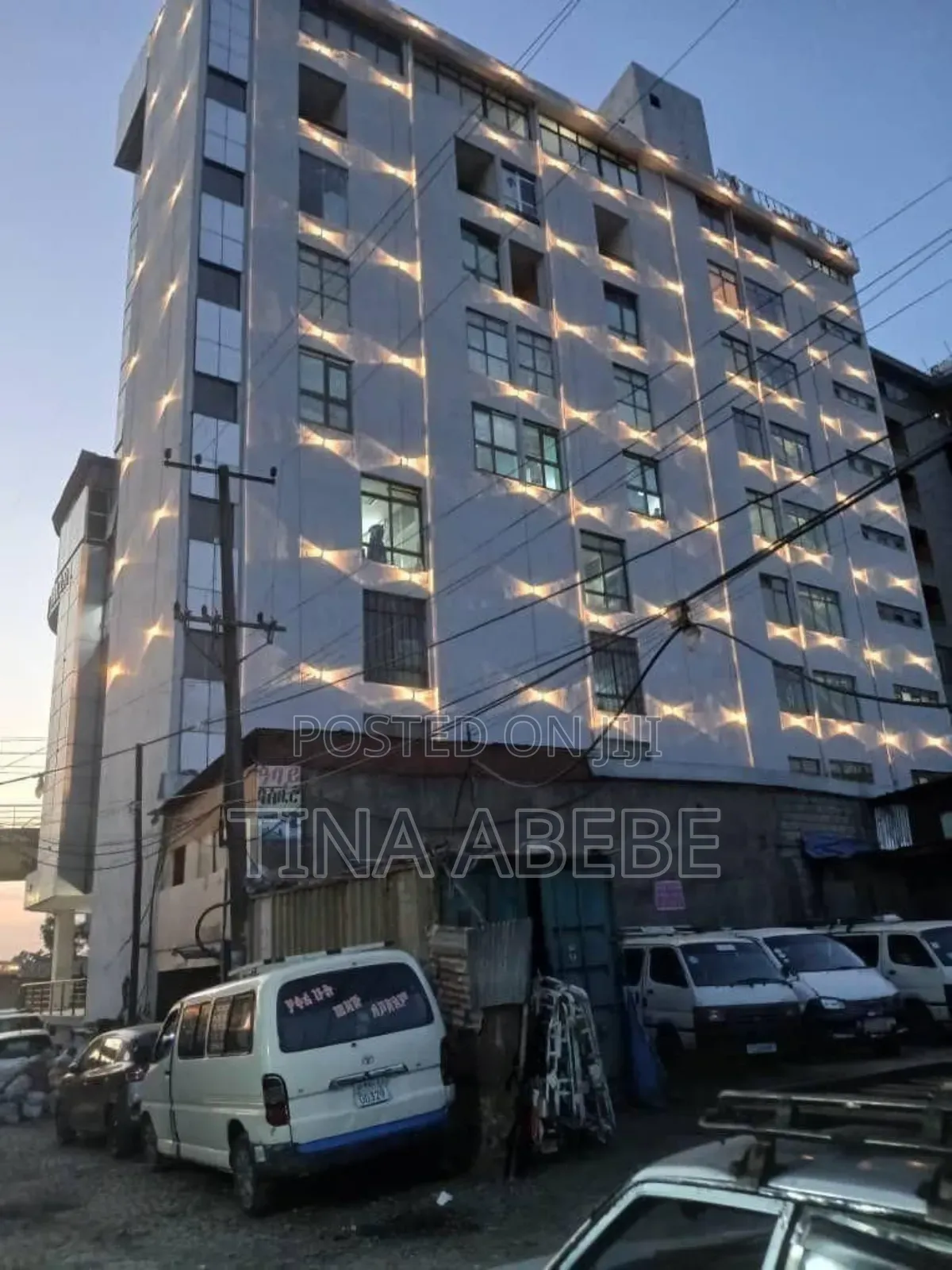 አስቸካይ የሚሸጥ የንግድ ህንፃ ባንክ እዳ ያለበት