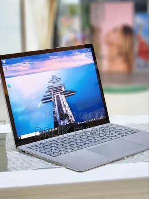 New Laptop Microsoft Surface 8GB Intel Core I5 SSD 512GB