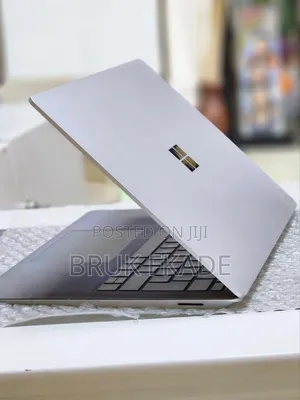 New Laptop Microsoft Surface 8GB Intel Core I5 SSD 512GB