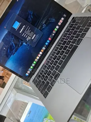 New Laptop Apple MacBook Pro 2017 16GB Apple M3 SSD 256GB