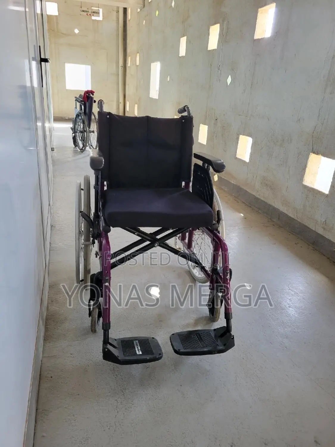 Folding Wheelchair啓皺high-Grade Durable Steel and Boasts a Double