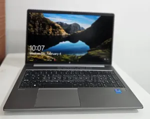 New Laptop HP ZBook Firefly G8 16GB Intel Core i7 SSD 512GB