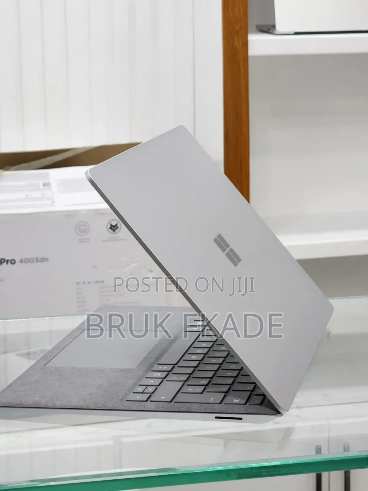 New Laptop Microsoft Surface Go 16GB Intel Core I7 SSD 256GB
