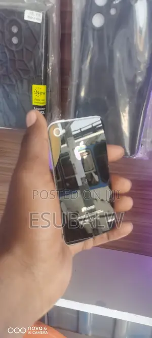 New Apple iPhone 4 8 GB Black