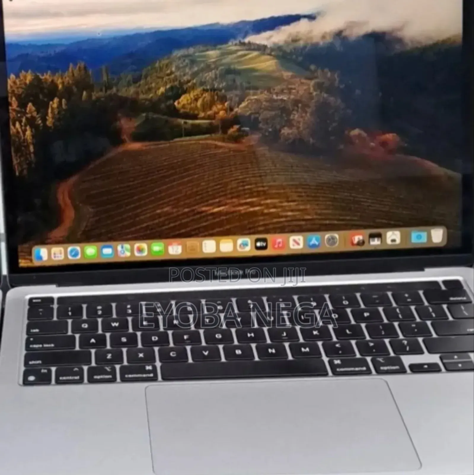 Laptop Apple MacBook Pro 2022 M2 8GB Apple M2 SSD 256GB