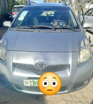 Toyota Yaris 2010 Gray