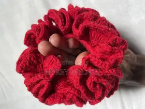 Crochet Scrunchies Handmade (በእጅ የሚሰሩ የፀጉር ማስያዣዎች)
