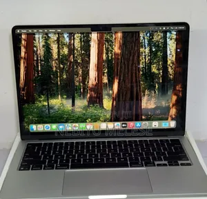 New Laptop Apple MacBook Air 2025 M4 13-Inch 16GB Apple M4 SSD 256GB