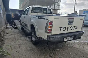 Toyota Hilux 2.5 D-4D 2007 White