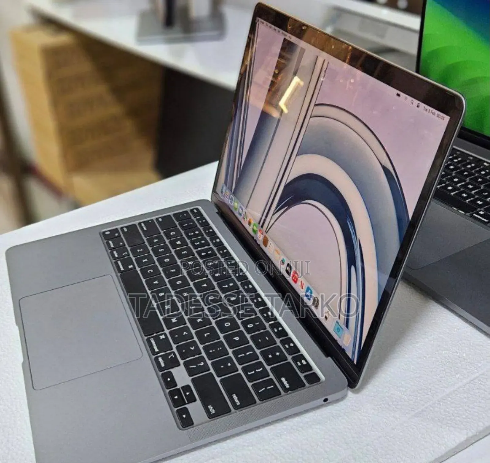 New Laptop Apple MacBook Air 2020 M1 8GB Apple M1 SSD 256GB