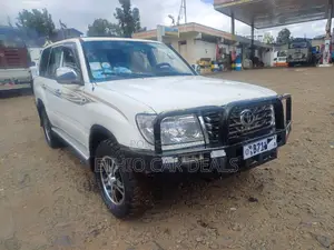 Toyota Land Cruiser 2000 White