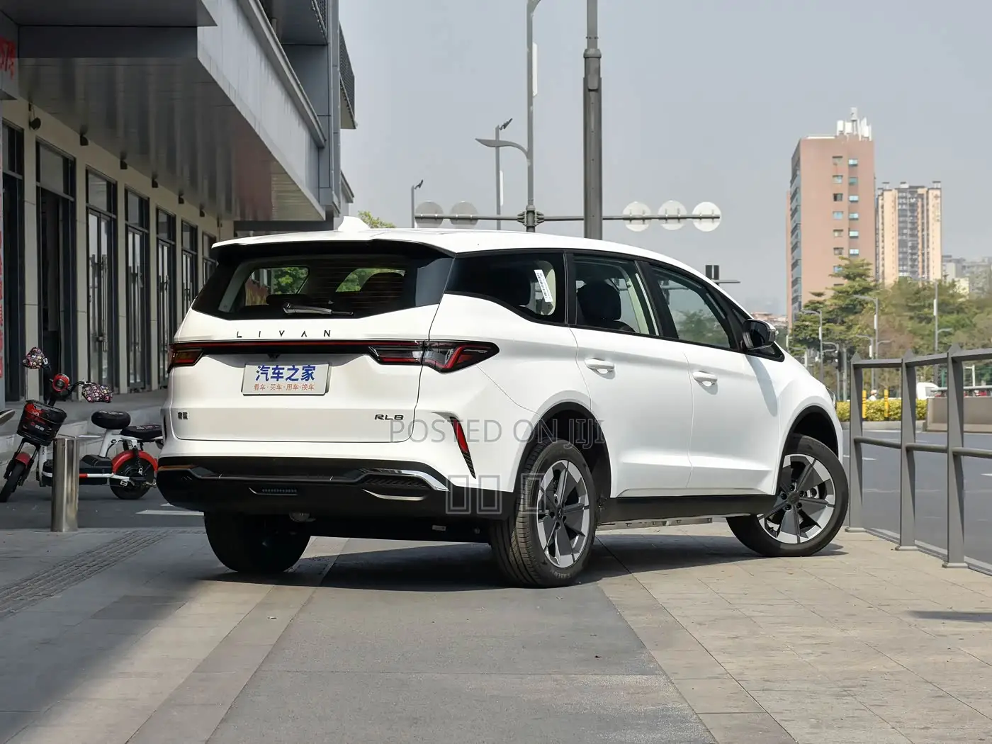 New Livan 8 2026 White