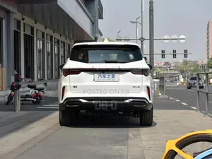 New Livan 8 2026 White