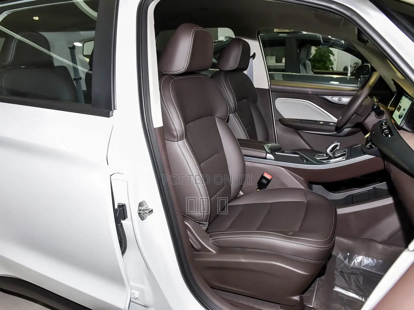 New Livan 8 2026 White