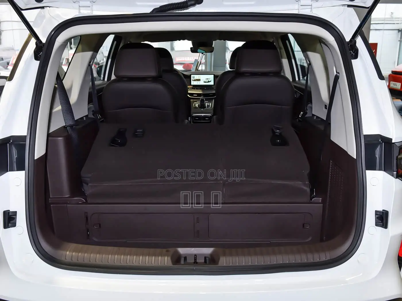 New Livan 8 2026 White