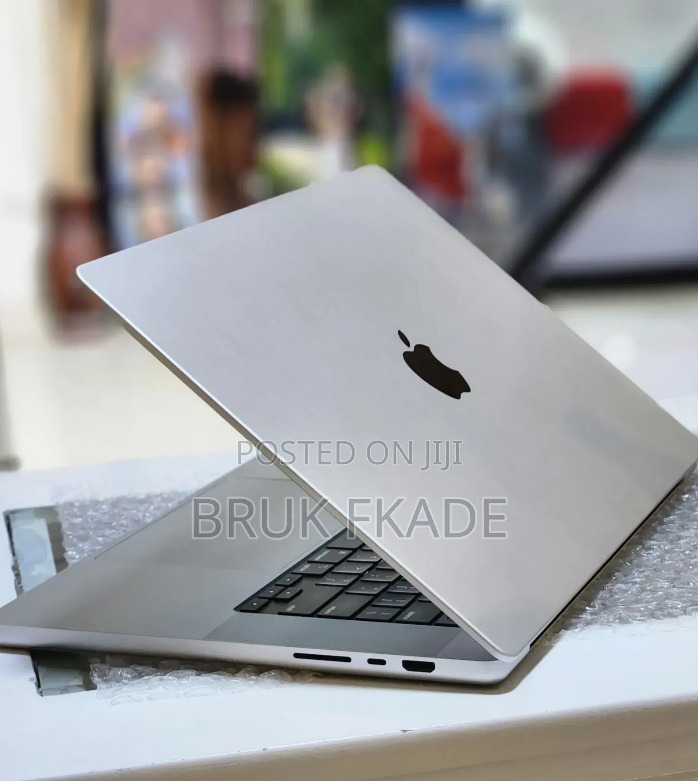 New Laptop Apple MacBook Pro M1 32GB Apple M1 Pro SSD 512GB