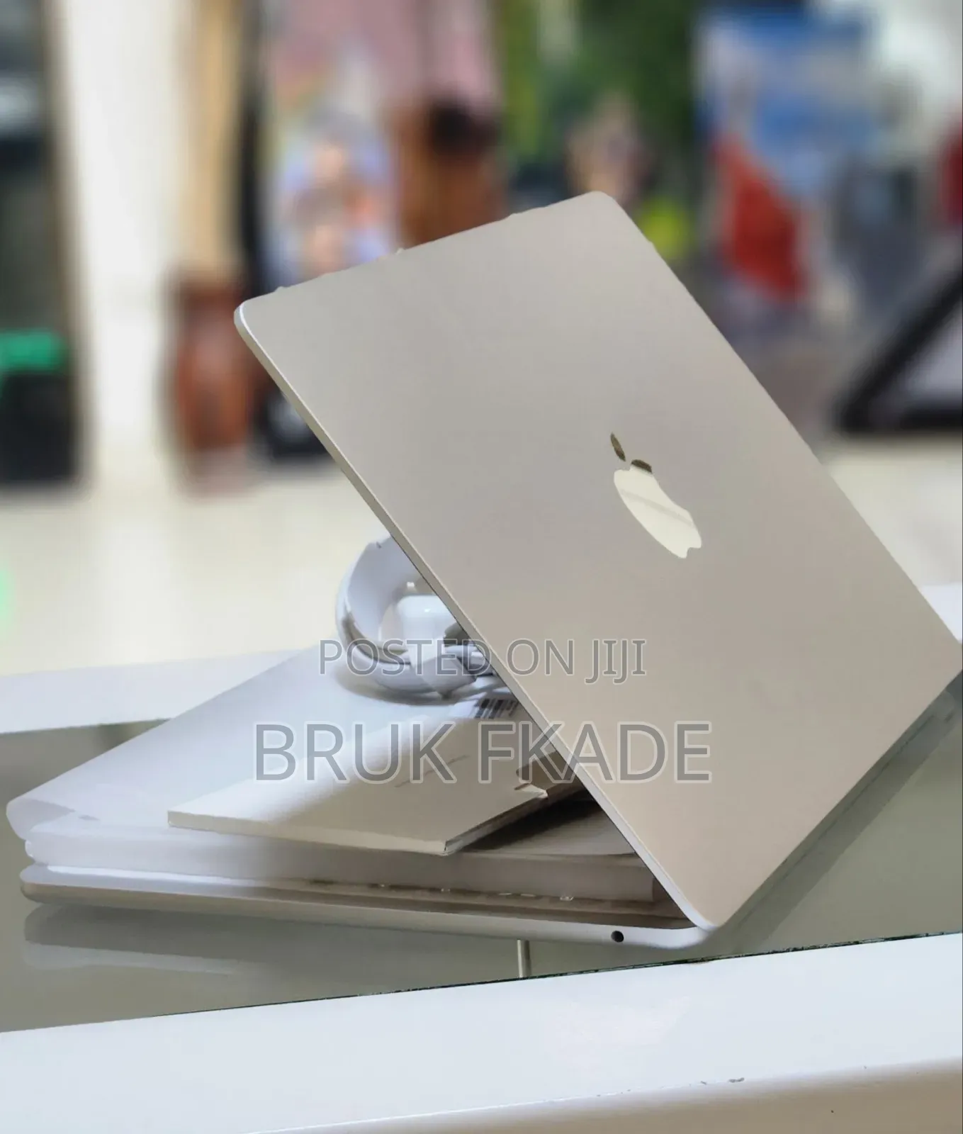 New Apple MacBook Air 2025 M4 15-Inch 16GB Apple M4 Pro SSD 256GB