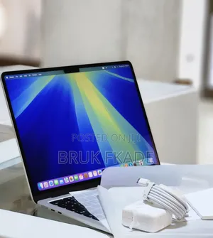 New Apple MacBook Air 2025 M4 15-Inch 16GB Apple M4 Pro SSD 256GB