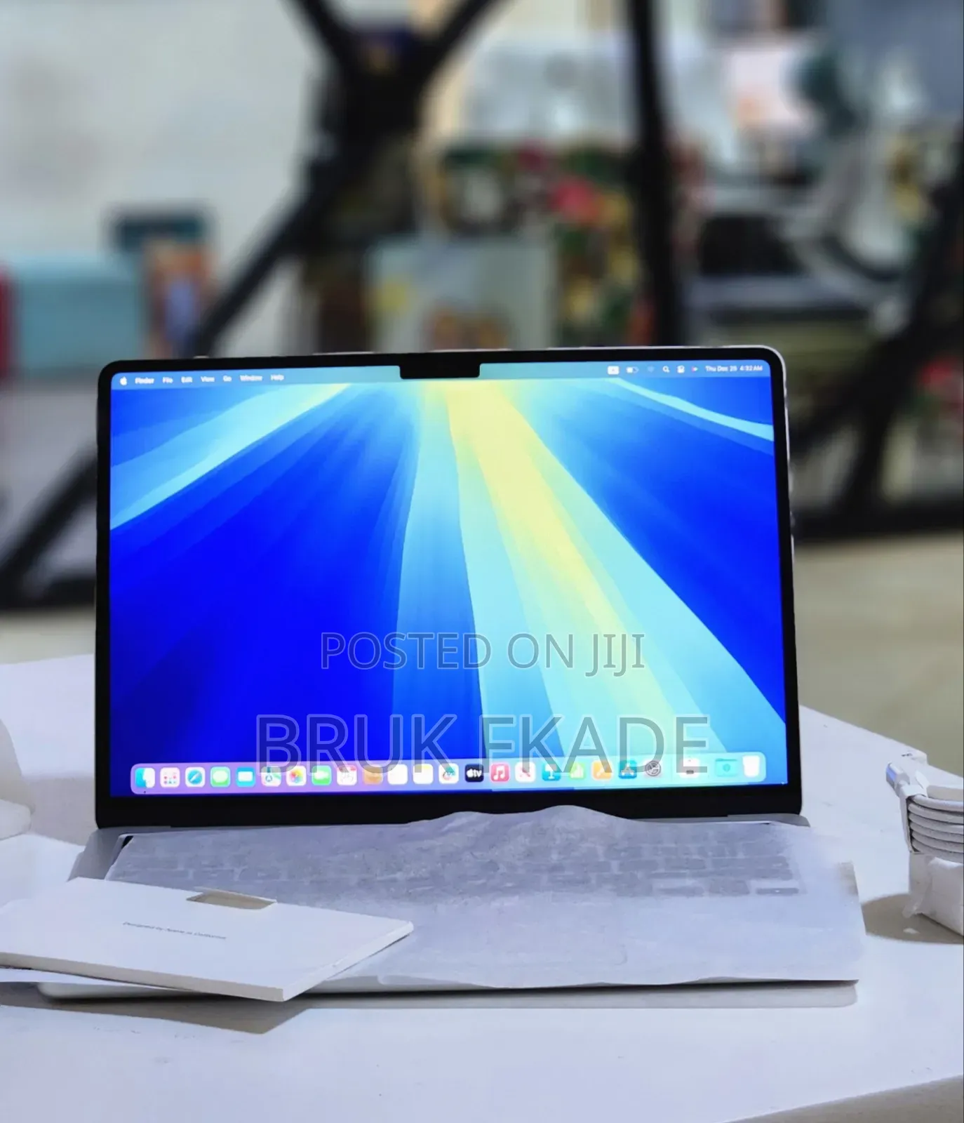 New Apple MacBook Air 2025 M4 15-Inch 16GB Apple M4 Pro SSD 256GB