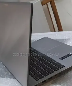 New Laptop Lenovo 8GB AMD Ryzen 5 SSD 512GB