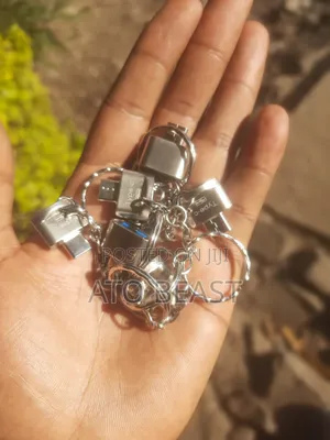 Type-C to Usb Hub for Flash Card Read Adapter With a Keychain Loop