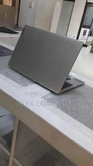 New Laptop Lenovo 8GB AMD Ryzen 5 SSD 512GB