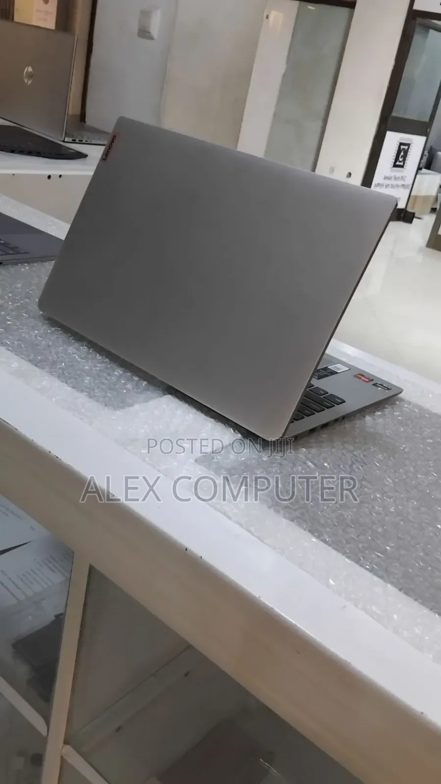 New Laptop Lenovo 8GB AMD Ryzen 5 SSD 512GB
