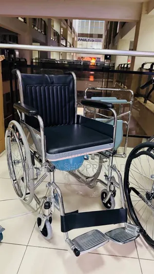 Multifunctional Wheelchair/ሽንት ቤት ያለዉ ዊልቸር