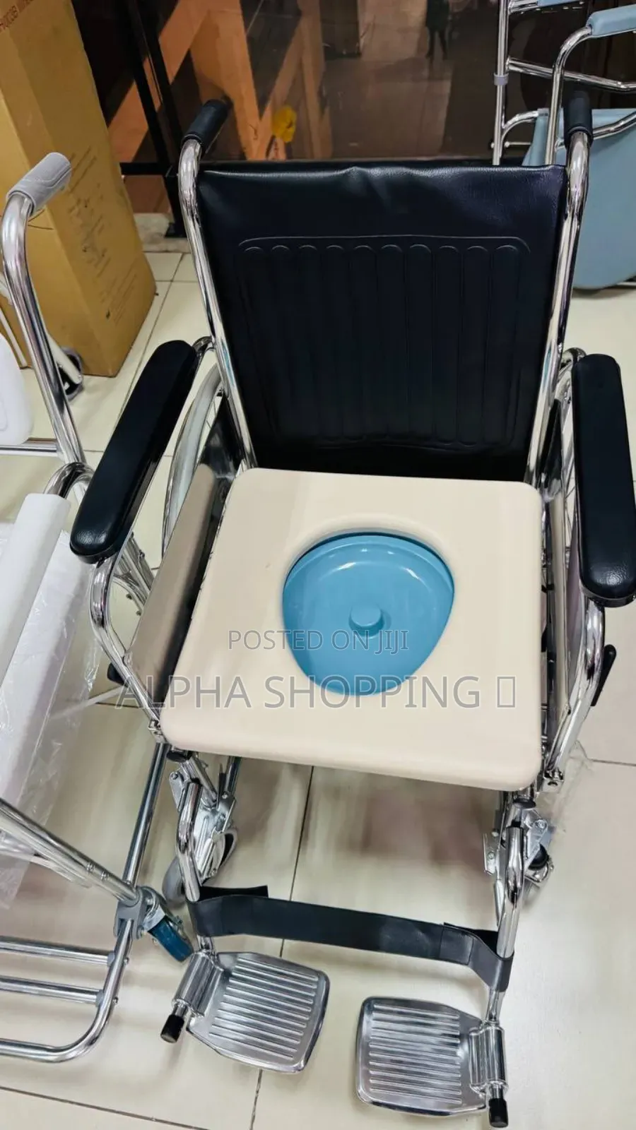 Multifunctional Wheelchair/ሽንት ቤት ያለዉ ዊልቸር