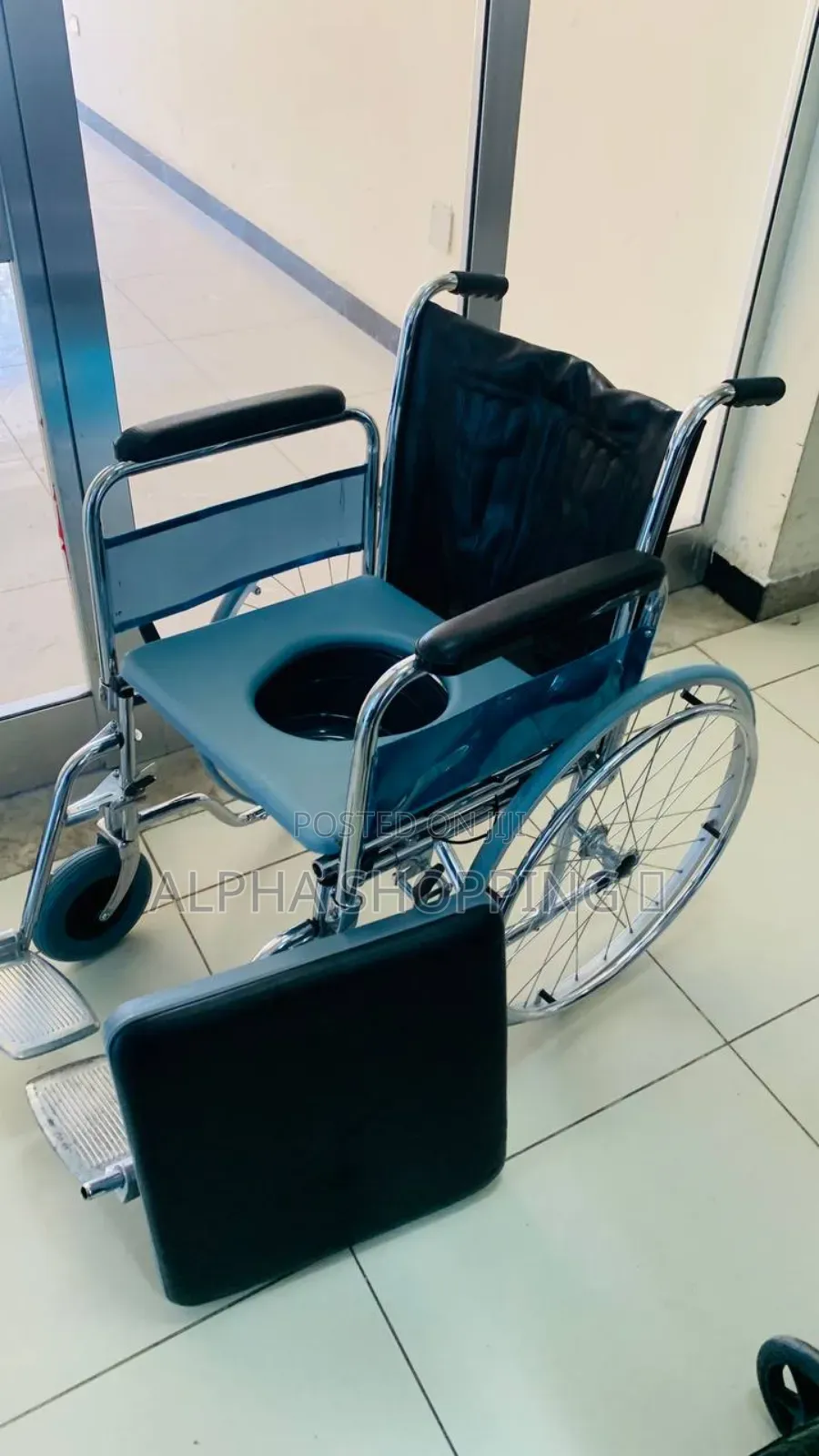 Wheelchair Toilet And Shower /ሽንት ቤት መጠቀሚያ ያለው ዊልቸር 150kg