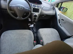 Toyota Yaris 2010 Pink