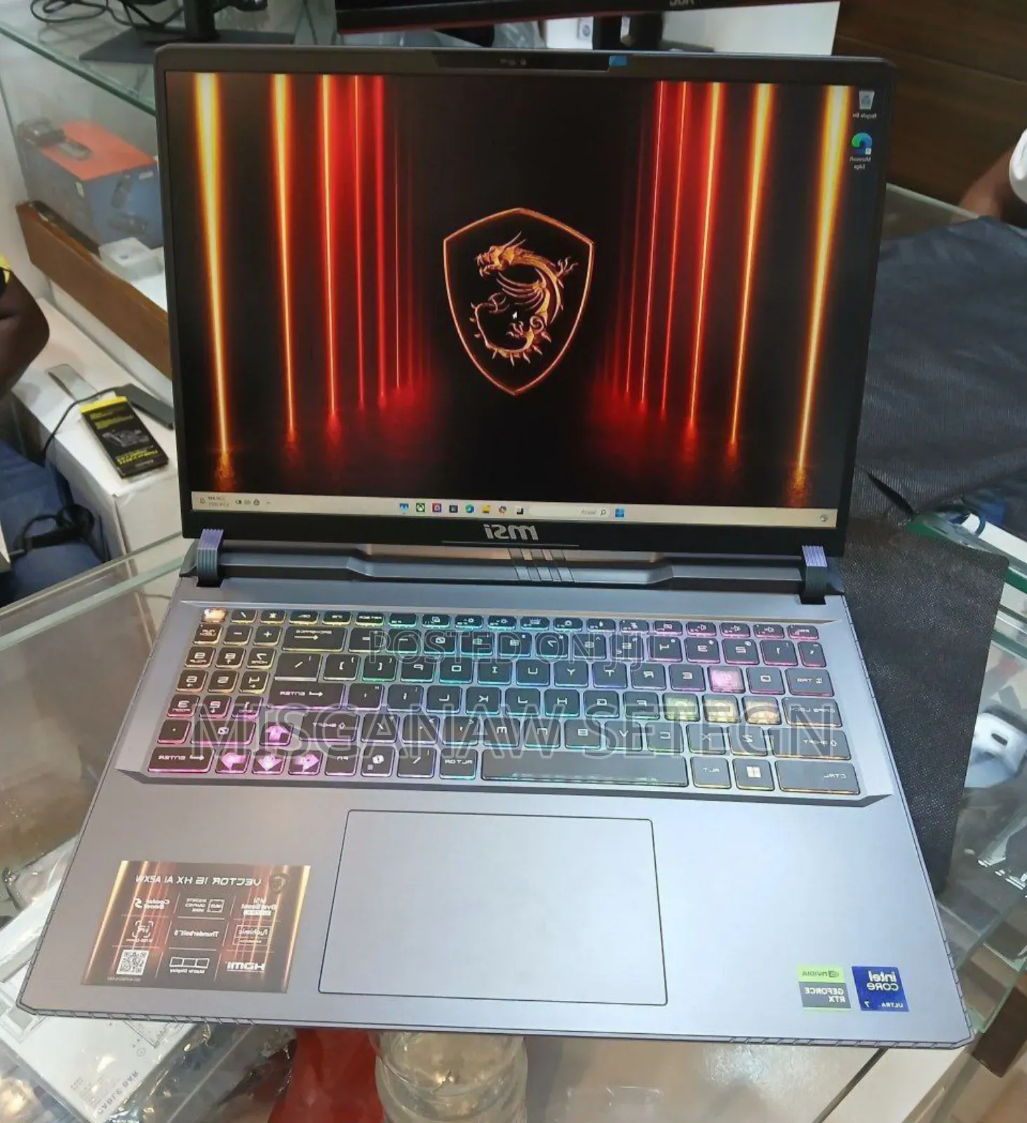 New Laptop MSI Vector 16 HX AI A2XWIG 16GB Intel Core Ultra 7 SSD 512GB