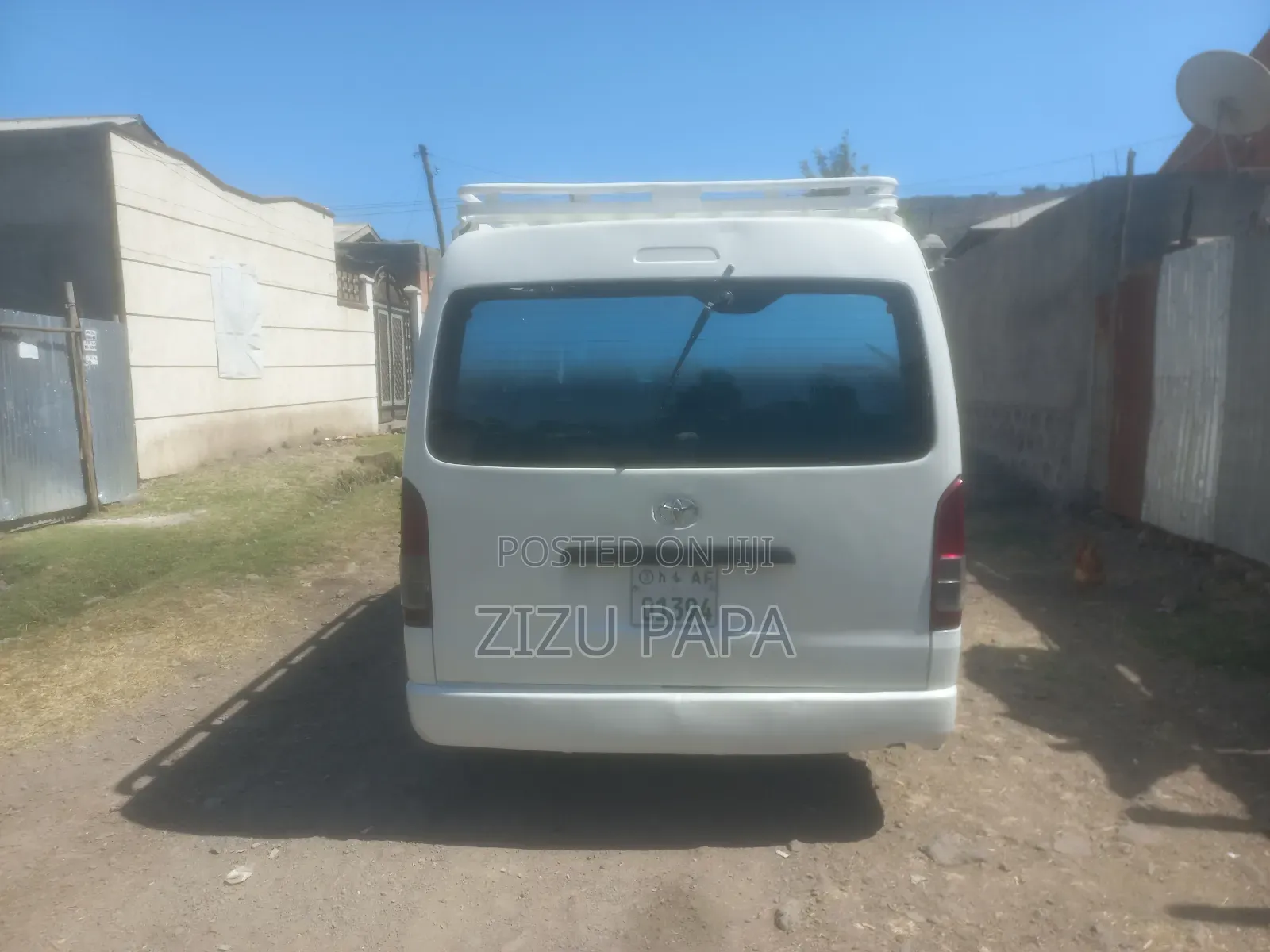 Toyota HiAce 2013 White