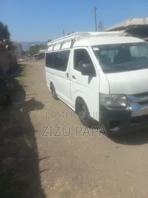 Toyota HiAce 2013 White