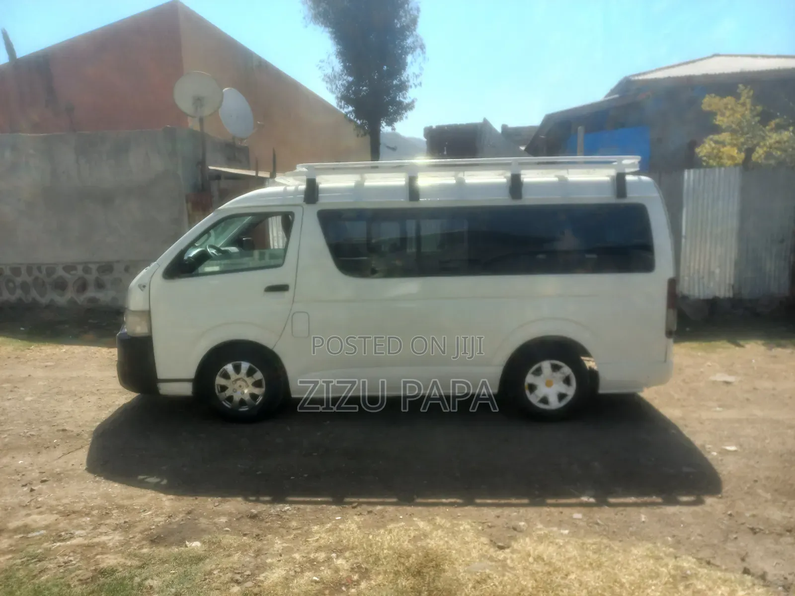 Toyota HiAce 2013 White