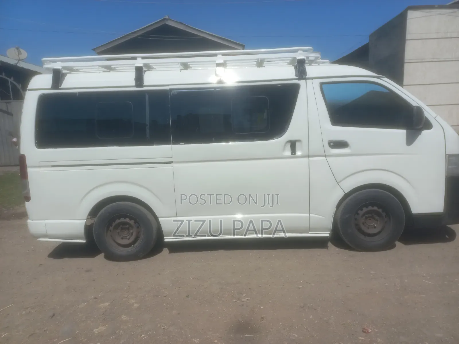 Toyota HiAce 2013 White