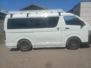 Toyota HiAce 2013 White