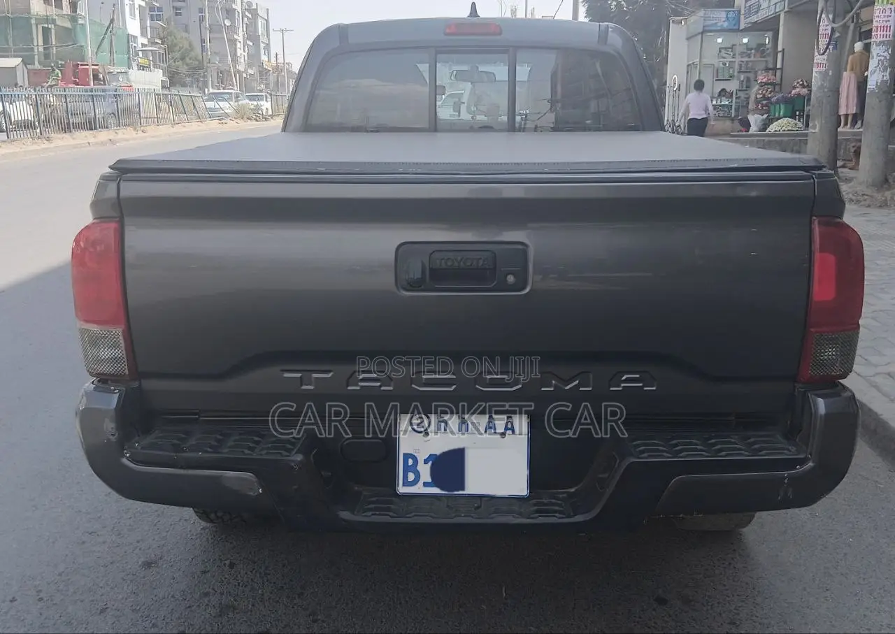 Toyota Tacoma 4dr Double Cab 2016 Black