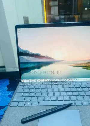 New Laptop Microsoft Surface Pro 9 8GB Intel Core I5 SSD 256GB