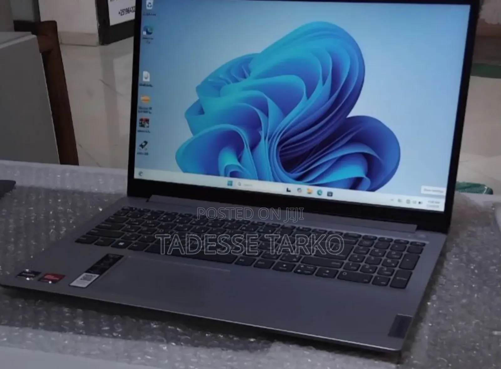 New Laptop Lenovo 8GB AMD Ryzen 5 SSD 512GB