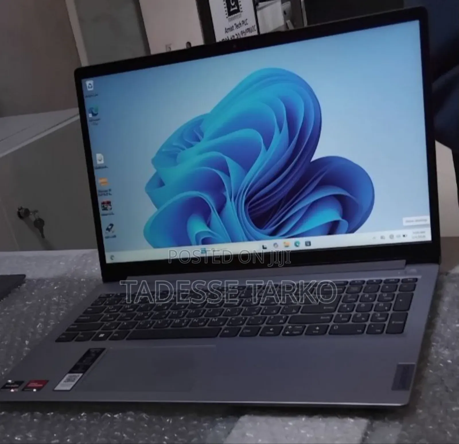New Laptop Lenovo 8GB AMD Ryzen 5 SSD 512GB
