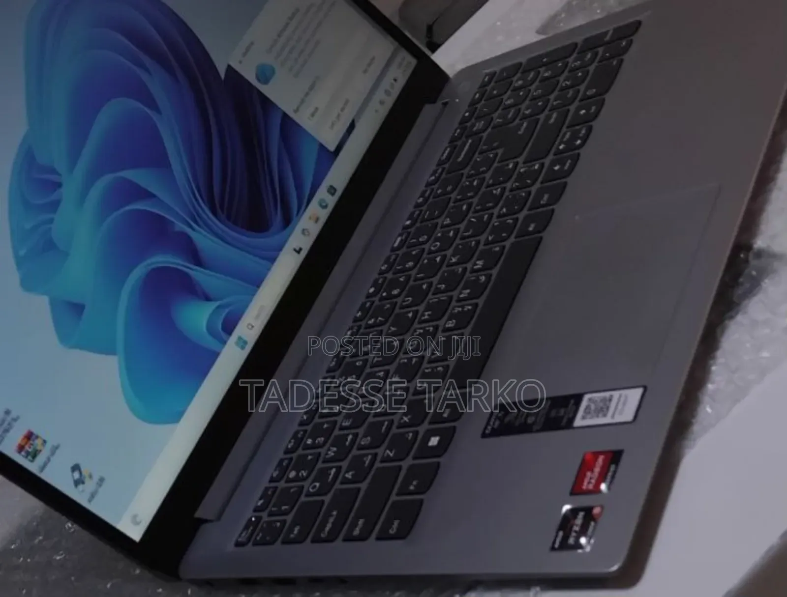 New Laptop Lenovo 8GB AMD Ryzen 5 SSD 512GB