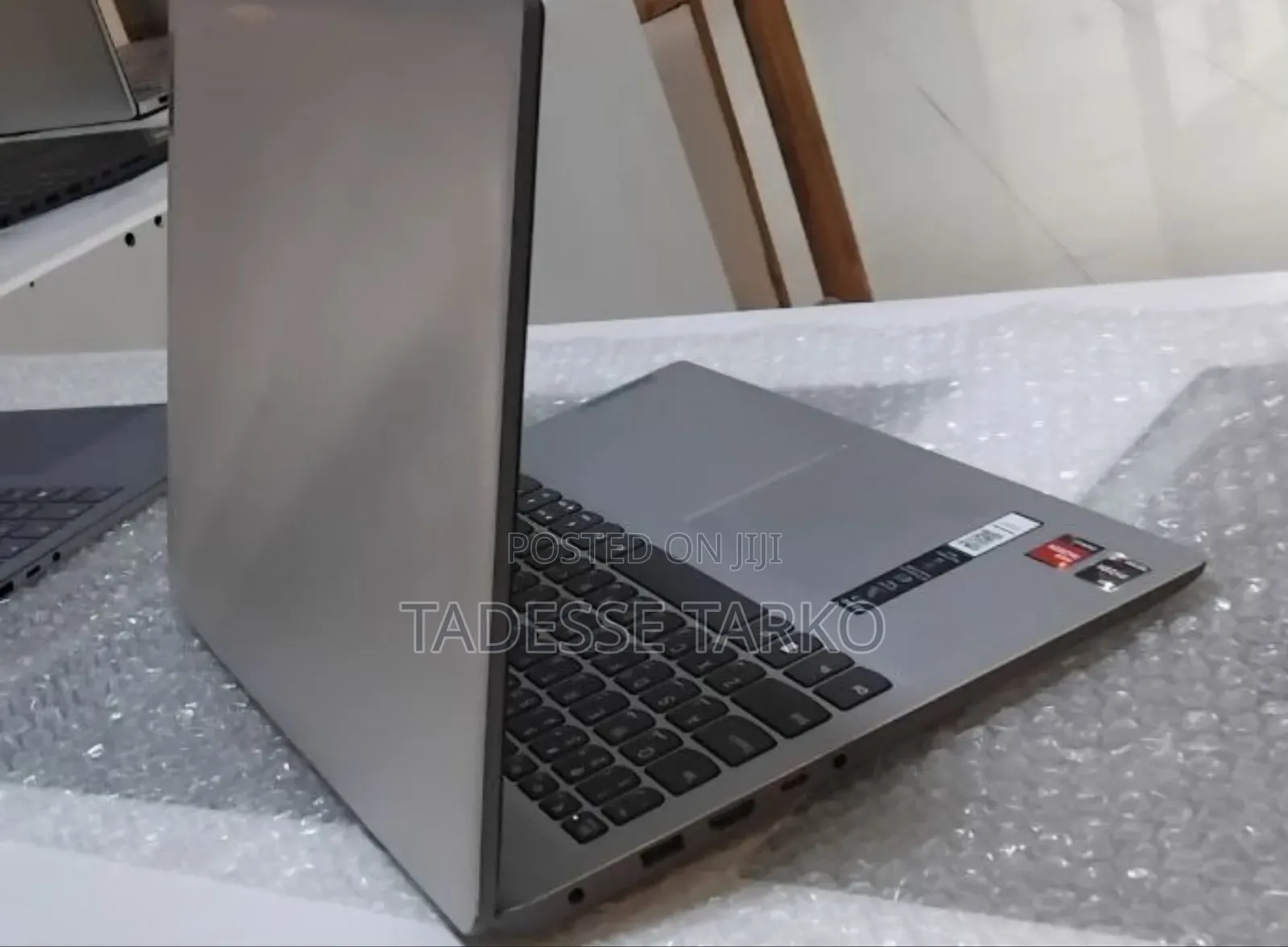 New Laptop Lenovo 8GB AMD Ryzen 5 SSD 512GB