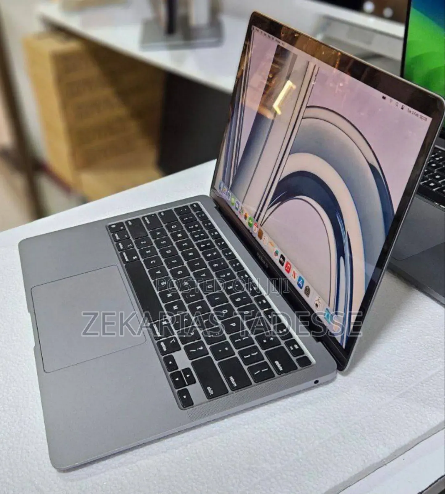 New Laptop Apple MacBook Pro 2021 M1 8GB Apple M1 SSD 256GB